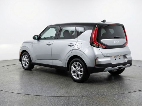 Used 2025 Kia Soul LX w/ LX Technology Package FWD image 6