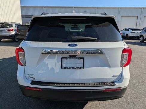 Used 2020 Ford Explorer XLT image 4