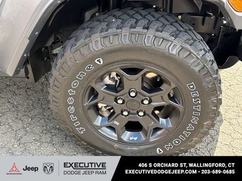 Used 2023 Jeep Wrangler Unlimited w/ Sun & Screen Package AWD/4WD image 7