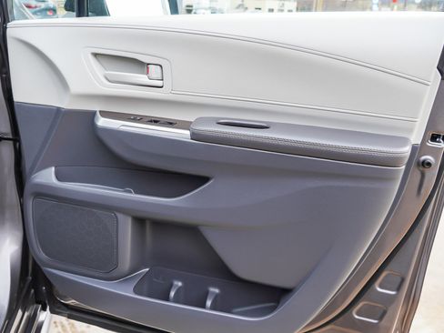 Used 2024 Toyota Sienna LE image 27