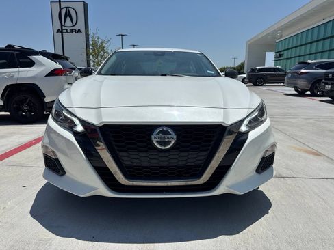 Used 2021 Nissan Altima 2.5 SR w/ SR Premium Package FWD image 2