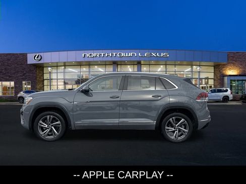 Used 2024 Volkswagen Atlas Cross Sport SEL R-Line image 2