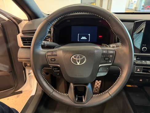 Used 2026 Toyota Camry SE FWD image 28