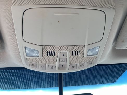 Used 2018 Ford Edge Titanium w/ Equipment Group 301A AWD/4WD image 16