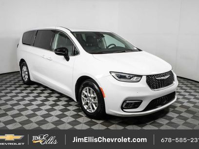 Used 2024 Chrysler Pacifica Touring-L