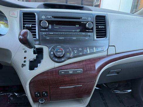 Used 2014 Toyota Sienna XLE AWD/4WD image 36