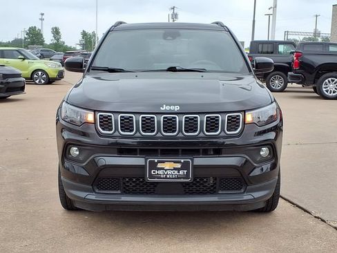 Used 2025 Jeep Compass Latitude w/ Sun & Sound Group AWD/4WD image 2