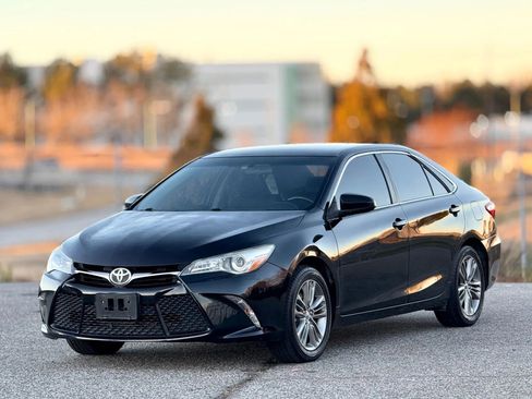 Used 2015 Toyota Camry SE image 6
