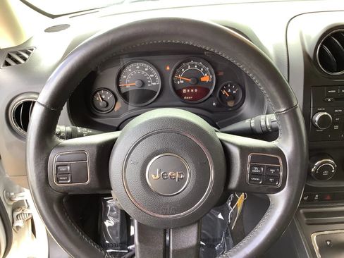 Used 2014 Jeep Patriot Latitude FWD image 23