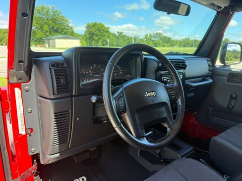 Used 2005 Jeep Wrangler Unlimited AWD/4WD image 11
