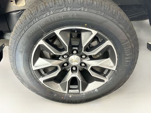 Used 2023 Chevrolet Silverado 1500 LT AWD/4WD image 11