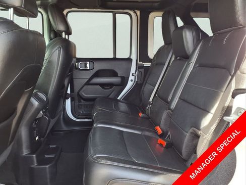 Used 2022 Jeep Wrangler Unlimited Sahara AWD/4WD image 10