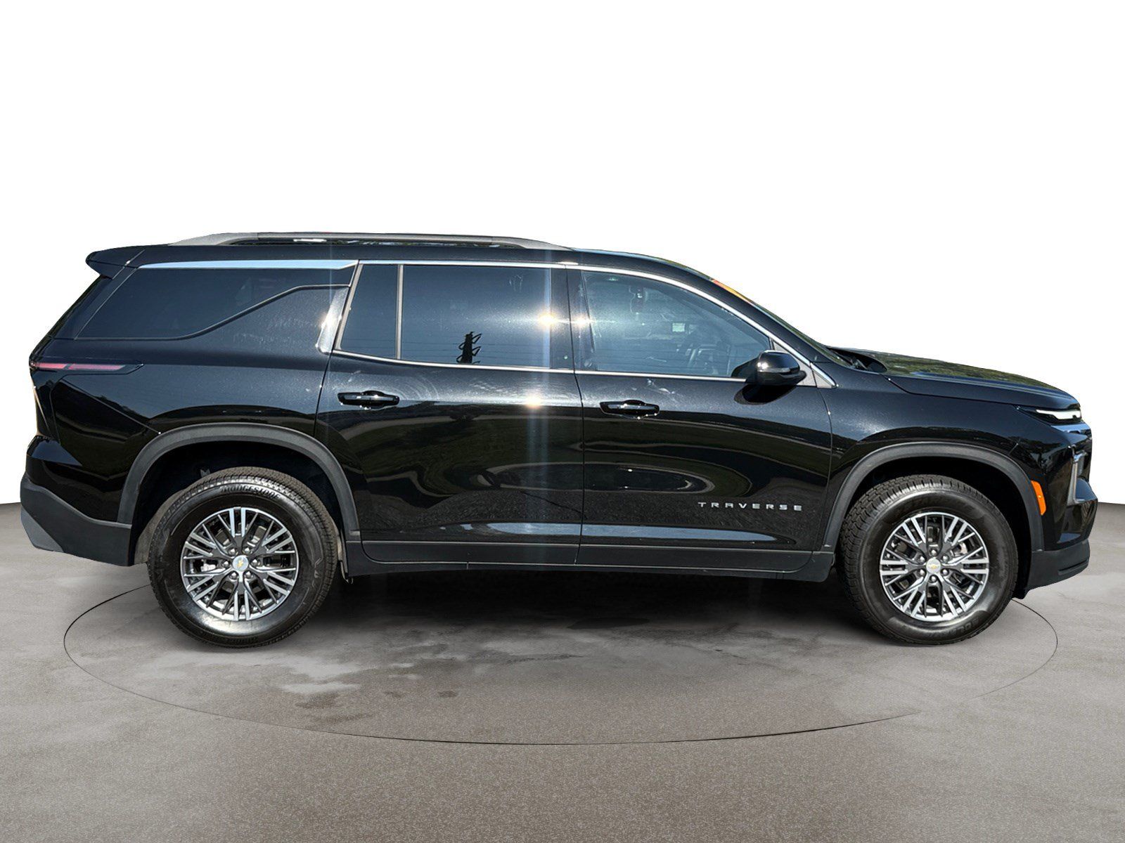 Used 2026 Chevrolet Traverse LT FWD image 4