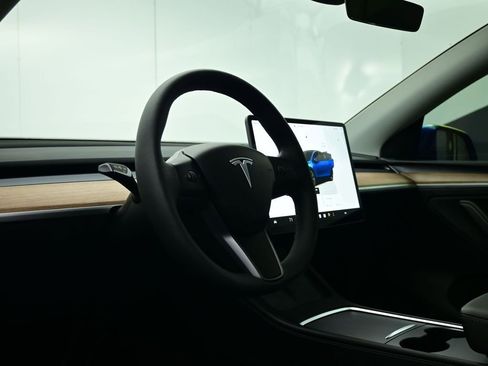 Used 2025 Tesla Model Y Long Range AWD/4WD image 44