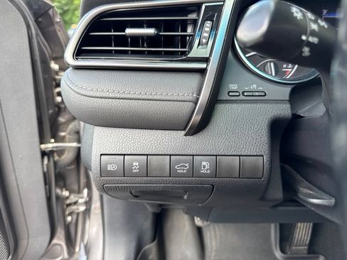 Used 2019 Toyota Camry SE FWD image 9