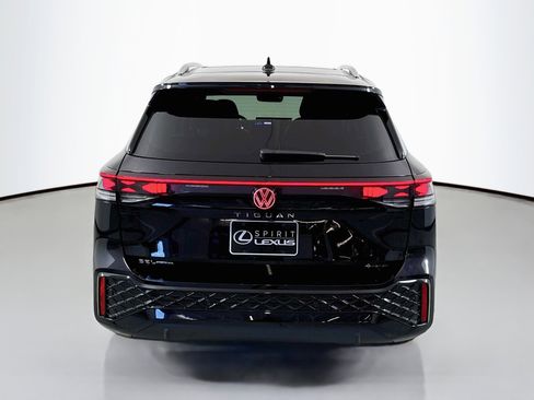 Used 2026 Volkswagen Tiguan SEL R-Line AWD/4WD image 6