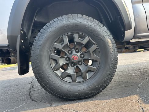 Used 2020 Toyota Tacoma TRD Off-Road AWD/4WD image 18