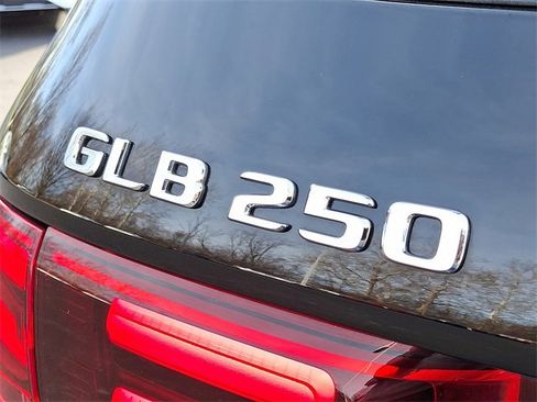 New 2025 Mercedes-Benz GLB 250 4MATIC image 24