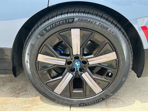 Certified 2023 BMW iX xDrive50 w/ Premium Package AWD/4WD image 31