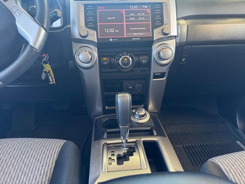 Used 2020 Toyota 4Runner SR5 AWD/4WD image 20