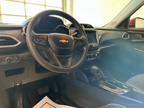 Used 2021 Chevrolet TrailBlazer LT w/ Convenience Package AWD/4WD image 9