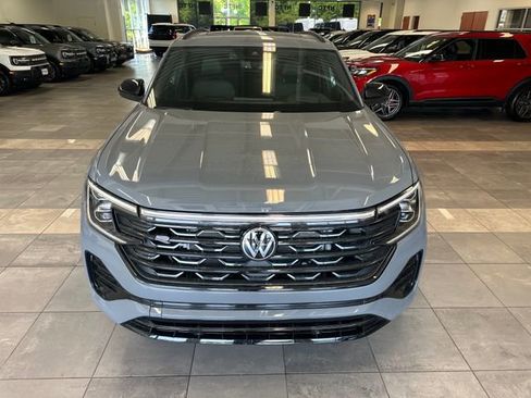 Used 2025 Volkswagen Atlas Cross Sport SEL R-Line AWD/4WD image 19