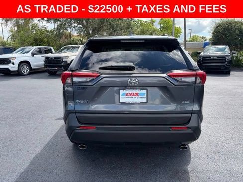 Used 2019 Toyota RAV4 XLE Premium FWD image 5