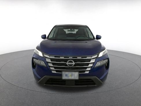Used 2025 Nissan Rogue SV AWD/4WD image 2