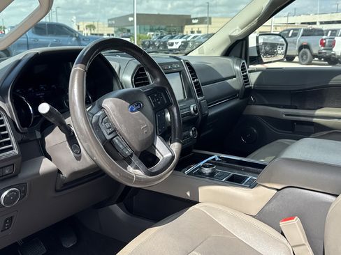Used 2019 Ford Expedition Limited w/ Equipment Group 302A image 3