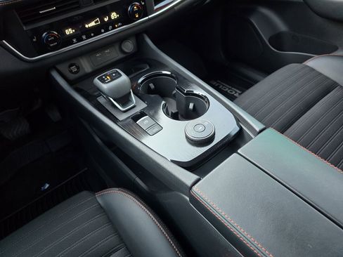 Certified 2025 Nissan Rogue SV image 17