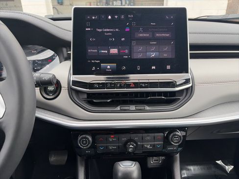 Used 2025 Jeep Compass Limited image 22