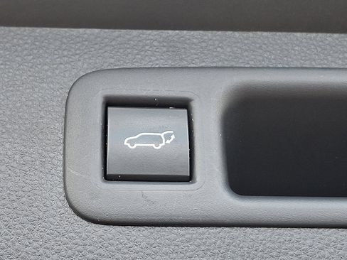 Used 2020 Toyota Highlander XLE image 33