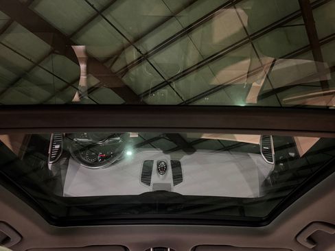 Used 2019 Porsche Cayenne AWD/4WD image 31