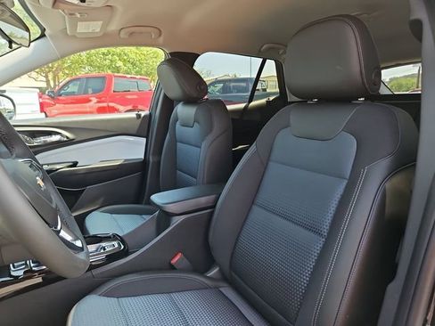 New 2025 Chevrolet Trax LT w/ Driver Confidence Package image 16