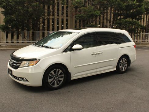 Used 2014 Honda Odyssey Touring image 12