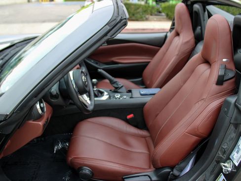 Used 2019 MAZDA MX-5 Miata RF Grand Touring image 17