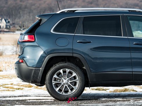 Used 2021 Jeep Cherokee Latitude Lux w/ Comfort/Convenience Group image 9