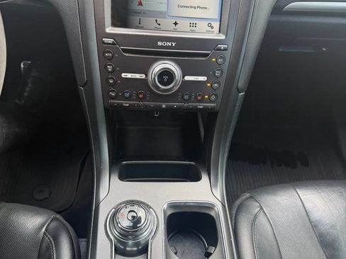 Used 2017 Ford Fusion Energi Titanium FWD image 11
