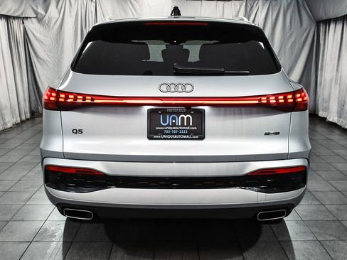 Used 2025 Audi Q5 Premium Plus w/ Premium Plus AWD/4WD image 5