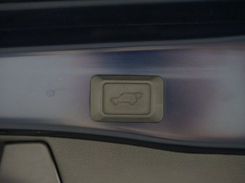 Used 2023 Toyota RAV4 XLE Premium image 34