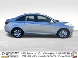 Used 2011 Chevrolet Cruze LT FWD video 2
