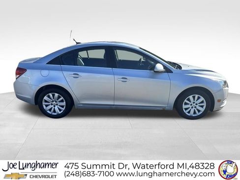 Used 2011 Chevrolet Cruze LT FWD image 2