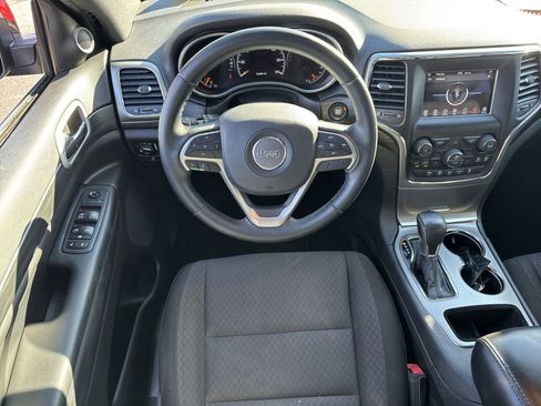 Used 2020 Jeep Grand Cherokee Laredo image 28