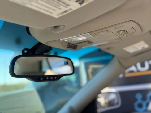 Used 2011 Cadillac DTS Luxury image 31