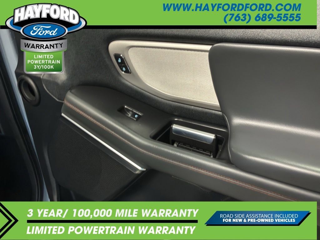 Used 2025 Ford Expedition Active AWD/4WD image 17