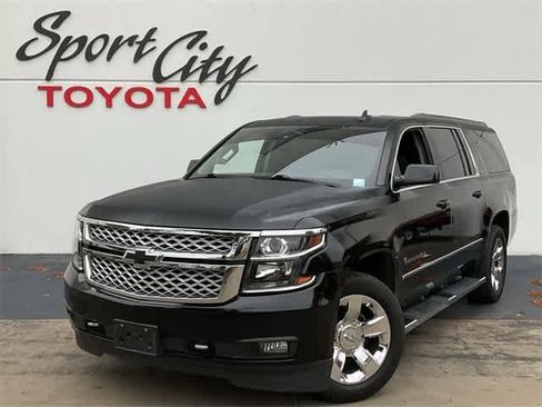 Used 2017 Chevrolet Suburban LT w/ LT Signature Package image 1