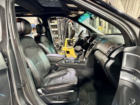 Used 2017 Ford Explorer Sport w/ Equipment Group 401A image 7