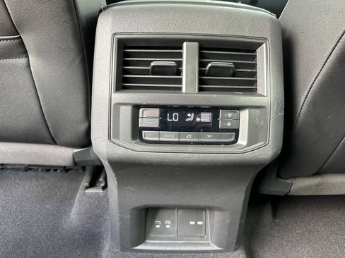 Used 2021 Volkswagen Atlas SEL R-Line FWD image 32