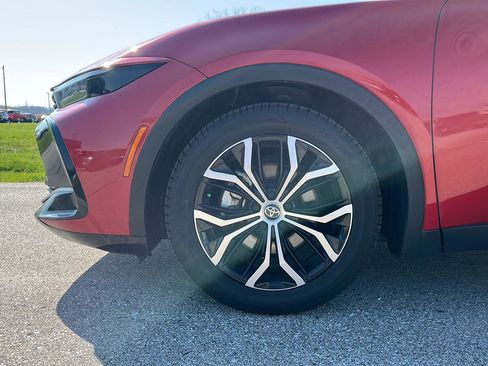 Used 2024 Toyota Crown XLE image 9