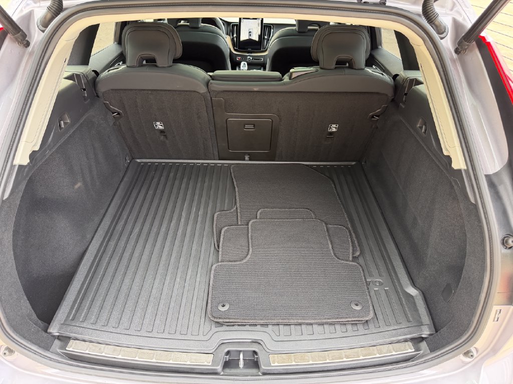 Certified 2026 Volvo XC60 B5 Plus AWD/4WD image 30
